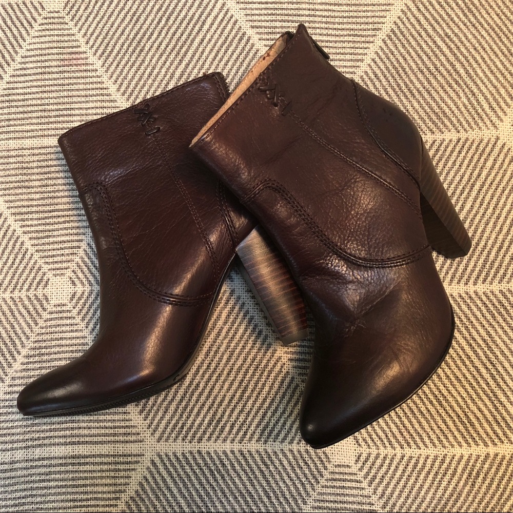 Frye Regina heel bootie (dark brown)